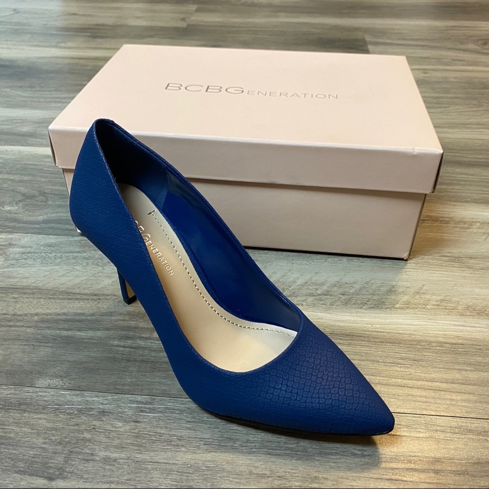 BCBG Navy Pointy Toe Pumps 6.5